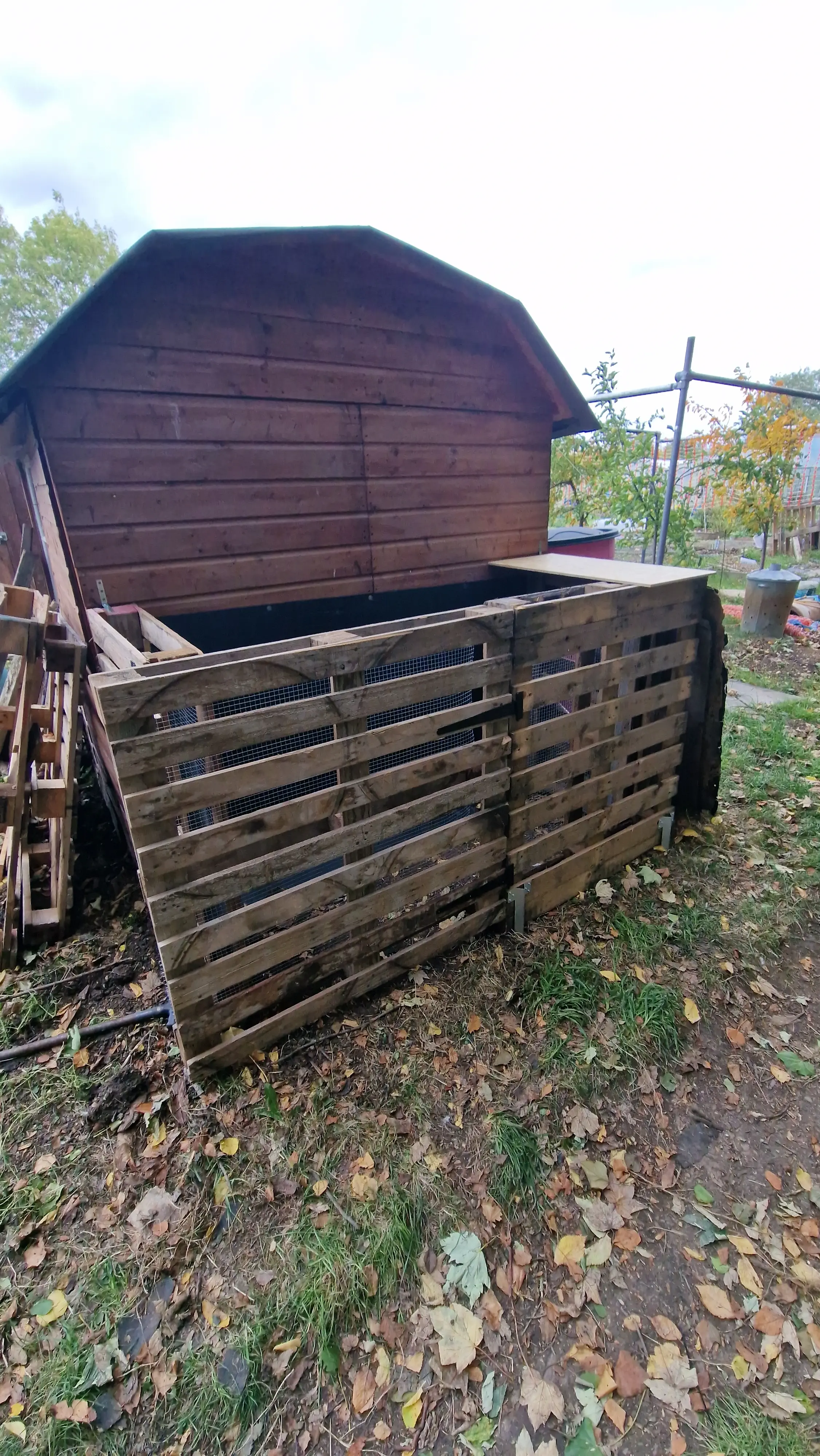 Early construction stage of the compost bin using pallets